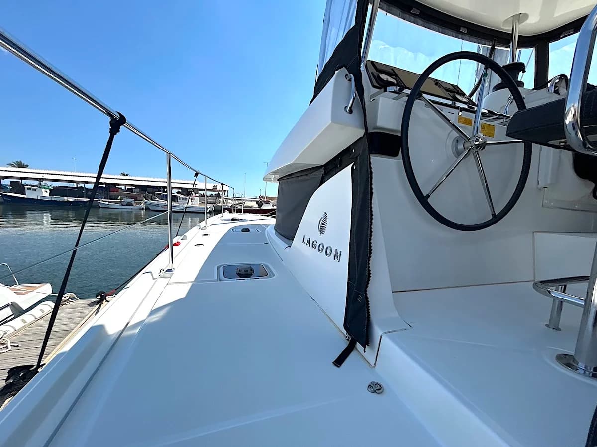 Lagoon 42 17